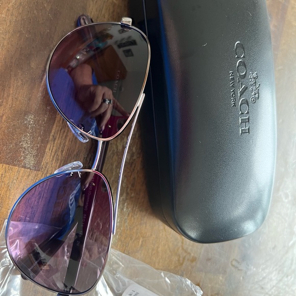 Coach Aviator - Picture 1 of 1